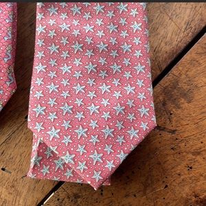 Vineyard vines tie
